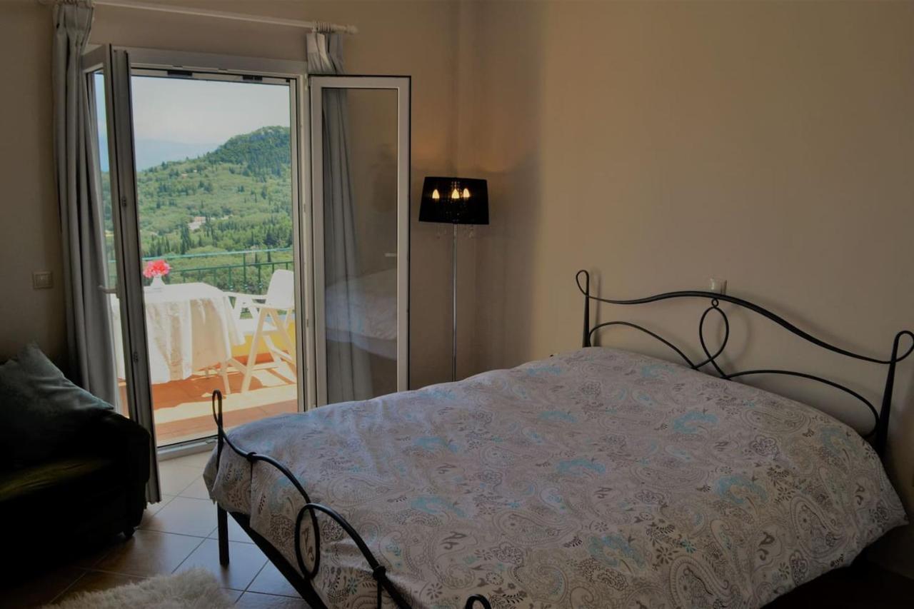 Ferienwohnung Ermina'S Gaze Agioi Deka  Exterior foto