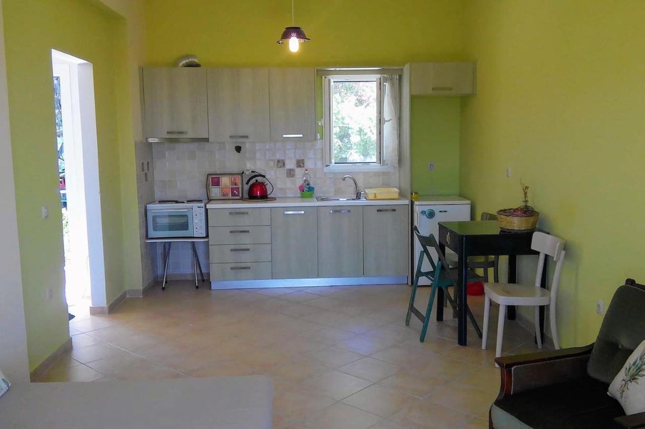 Ferienwohnung Ermina'S Gaze Agioi Deka  Exterior foto